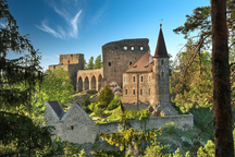 Státní hrad a zámek Velhartice patří mezi nejromantičtější šumavské objekty